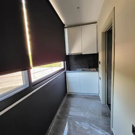 La Mirage 04 地拉那